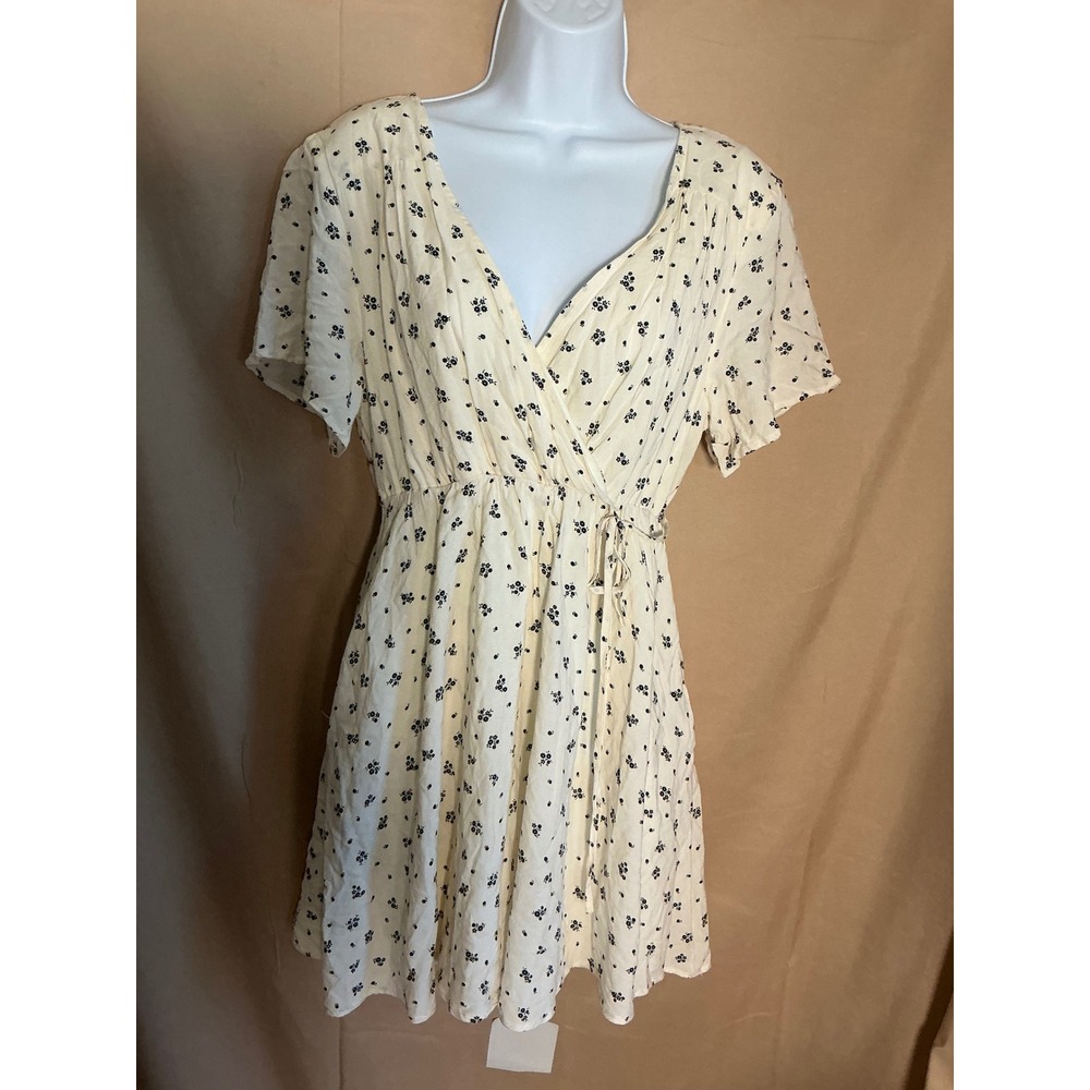 Camellia Floral Wrap Dress Womens Large Cream Navy Blue Excellent Short Sleeve